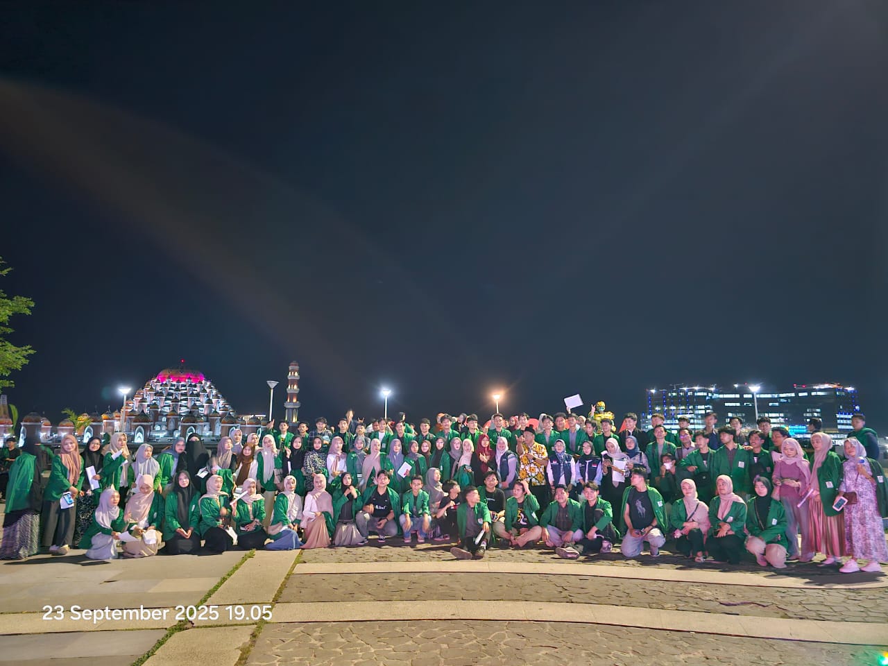 Gambar Praktikum KKL Ibadah: Penentuan 1 Rabiul Akhir 1447 H Bersama Para Dosen Serta Para Mahasiswa FSH UI