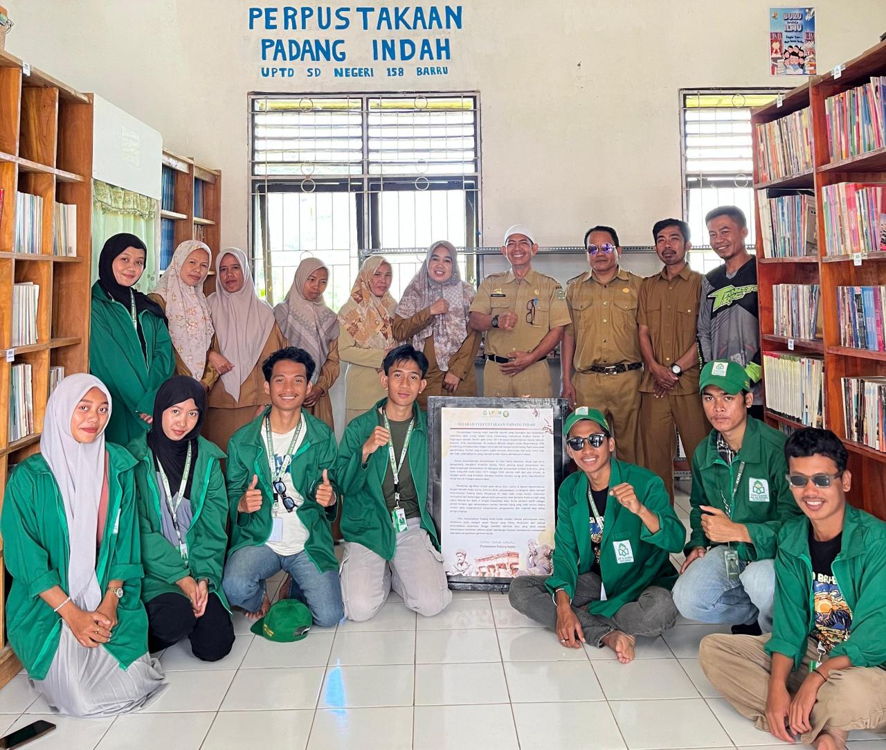 Gambar Hidupkan Budaya Literasi, Mahasiswa KKN UINAM Restorasi Perpustakaan SDN 158 Barru