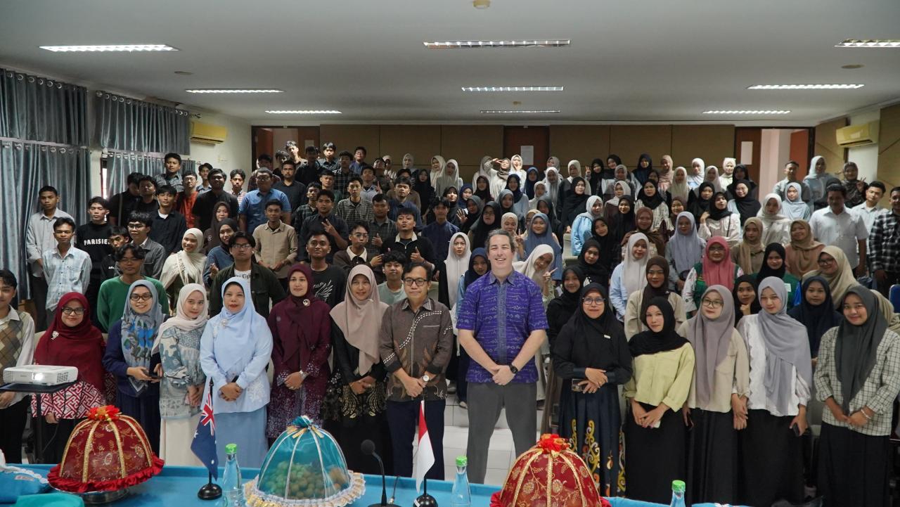 Gambar International Office & HI UIN Alauddin Hadirkan Narasumber Australia Bahas Peluang Studi & Beasiswa