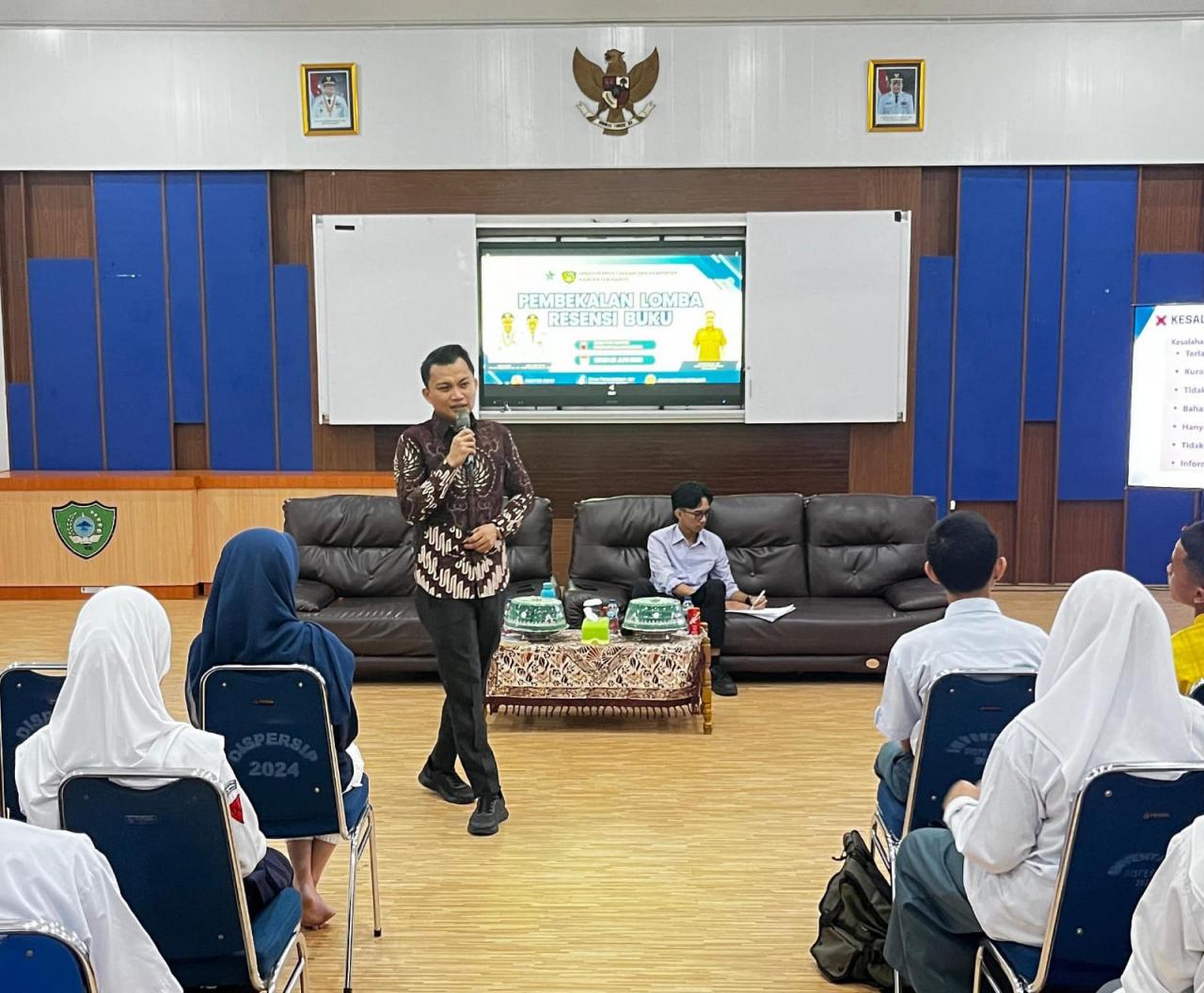 Gambar Perkuat Budaya Literasi, Dosen UIN Alauddin Isi Pembekalan Lomba Resensi Buku di Maros