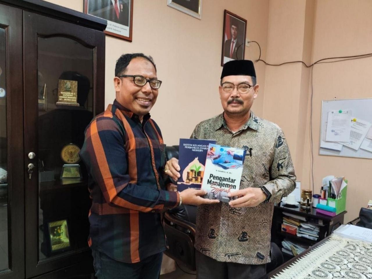 Gambar Silaturahmi Ramadhan, Founder K-Apel & Dekan FEBI UIN Alauddin Bahas Penguatan Literasi