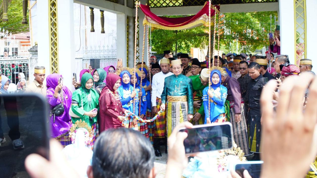 Gambar Menag Prof Nasaruddin Umar Terima Gelar Adat To Makkadange ri Labutikka dari Kedatuan Luwu