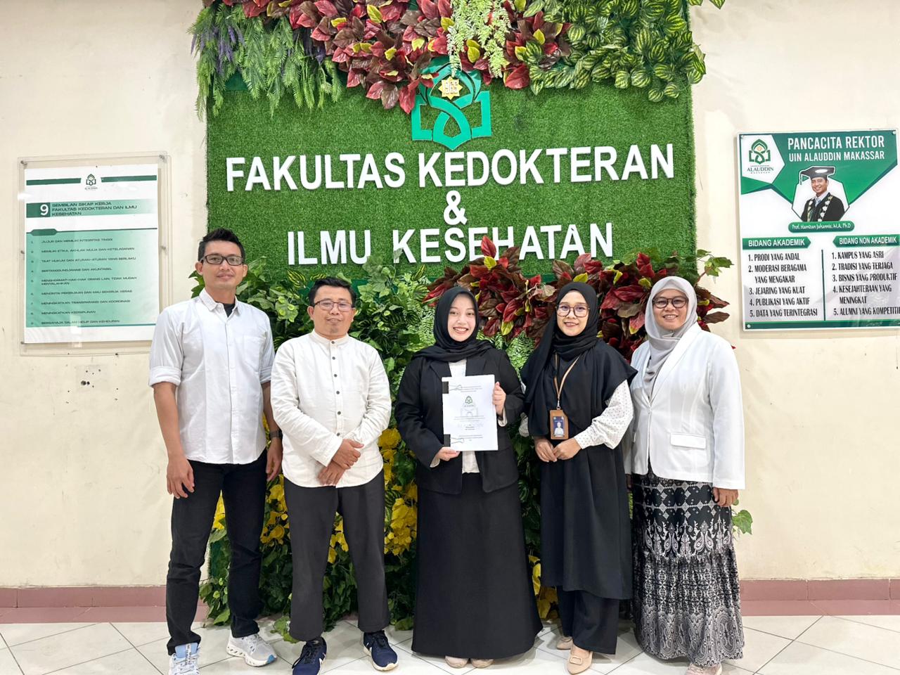 Gambar S.Farm 3 Tahun 4 Bulan : Regita Cahyani Raih Cumlaude, Bukti Mahasiswa Unggul Farmasi UINAM