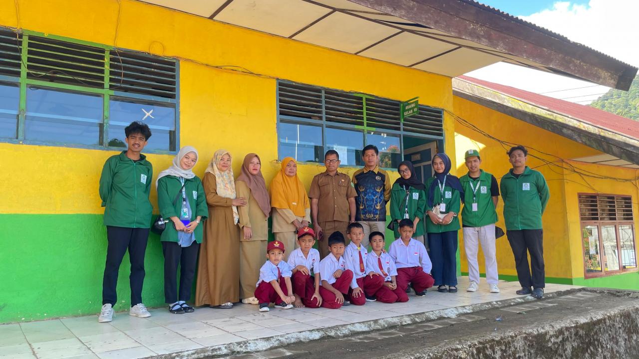 Gambar Mahasiswa KKN UIN Alauddin Hidupkan Pembelajaran Kreatif Lewat Sekolah Rakyat Cerdas di Barru