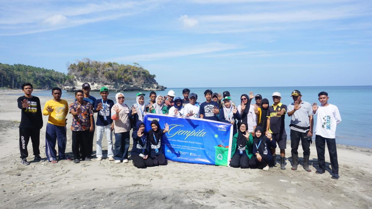 Gambar GEMPITA di Pantai Sangkulu-Kulu, KKN UIN Alauddin Ajak Warga Rawat Pesisir