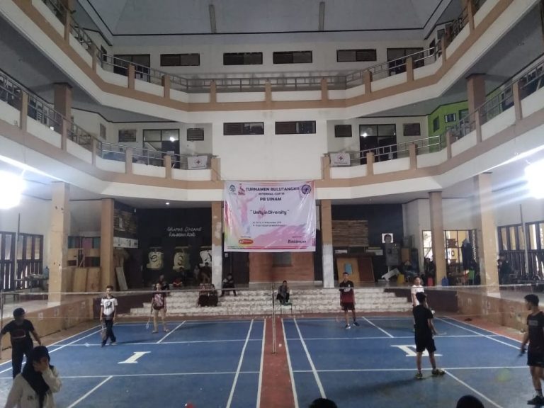 Gambar UKM Olahraga Gelar Turnamen Bulutangkis Ke III