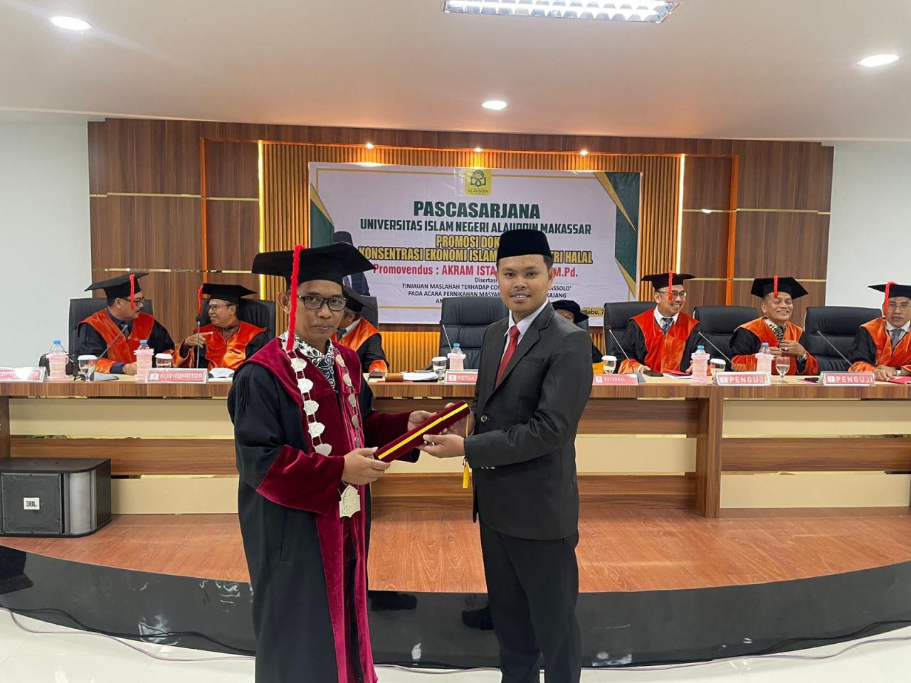 Akram Ista, Anak Petani Asal Kajang Sukses Raih Gelar Doktor di UIN Alauddin Makassar