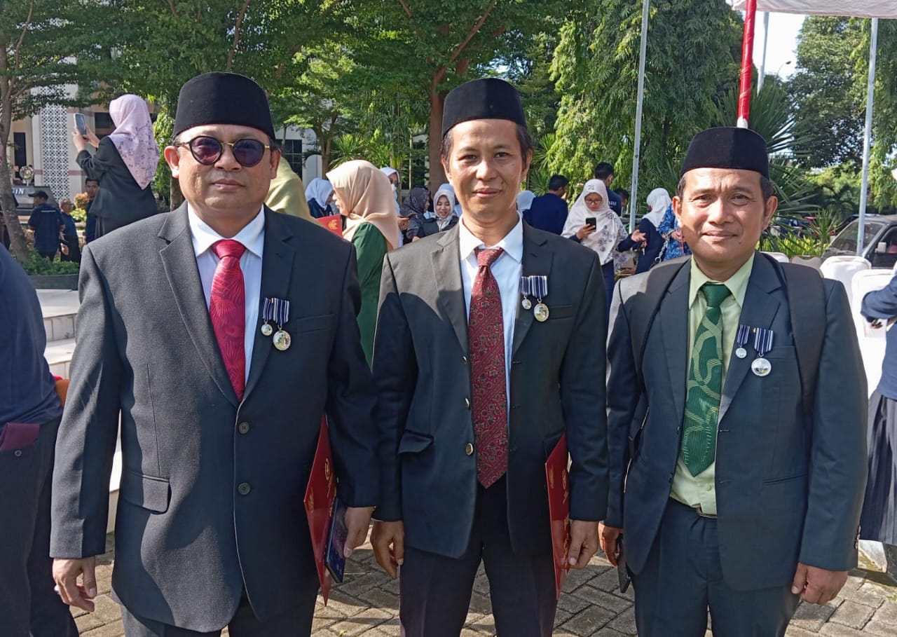Gambar Bangga, 3 Dosen FAH UIN Alauddin Makassar Raih Penghargaan Satyalancana Karya Satya 20 Tahun