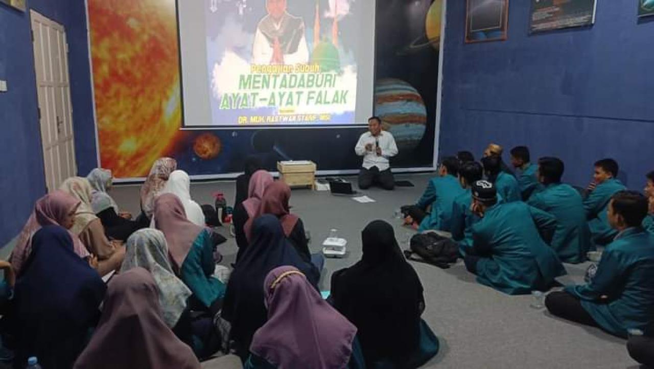 Gambar Berkunjung di UIN Makassar, Mahasiswa STAI DDI Mangkoso Belajar Falak di Planetarium El Hilal