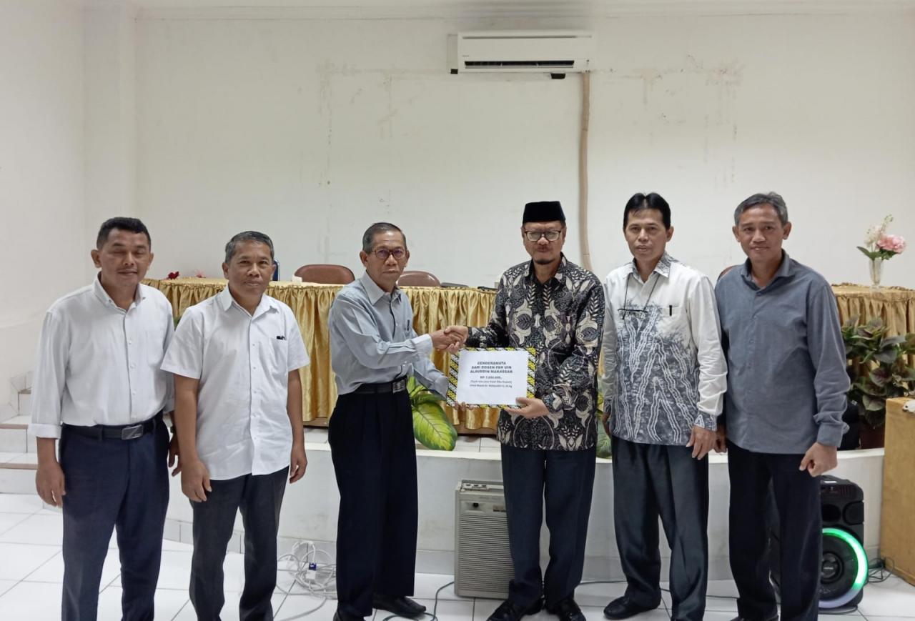 Gambar Berlangsung Haru, Civitas Akademik FAH UIN Makassar Gelar Pelepasan Purna Bakti FAH UIN Makassar