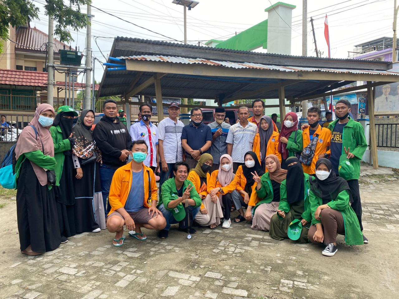 Gambar Camat Banggae Timur Menyerahkan Kembali Mahasiswa  KKN Angkatan 66 UIN Alauddin Makassar