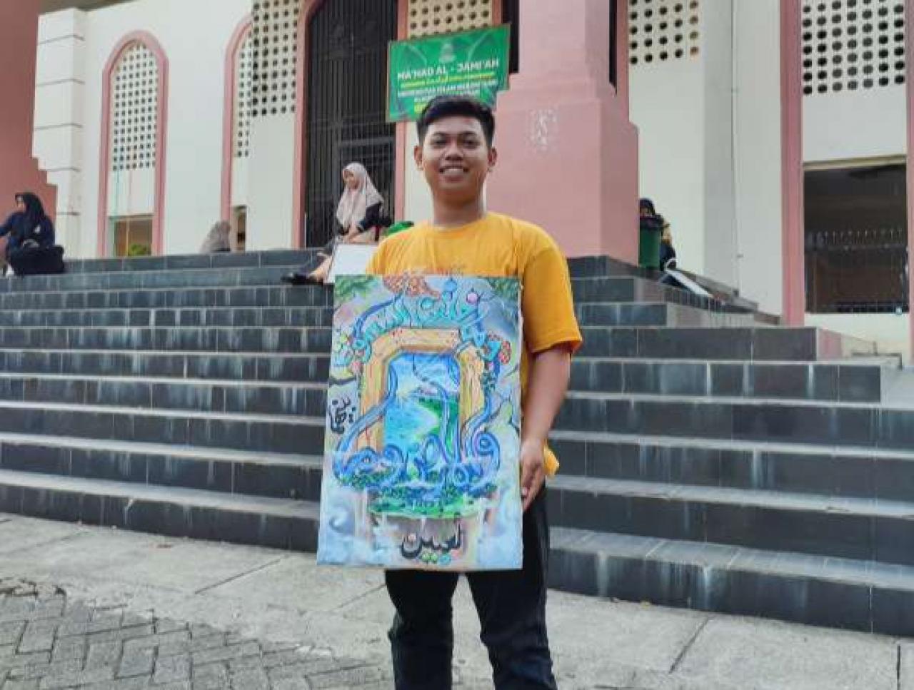 Gambar Cerita Yusri Abdi, Mahasiswa PBA UIN Alauddin Raih Juara ll Lomba Kaligrafi: Ini Sarana Ekspresi Dir