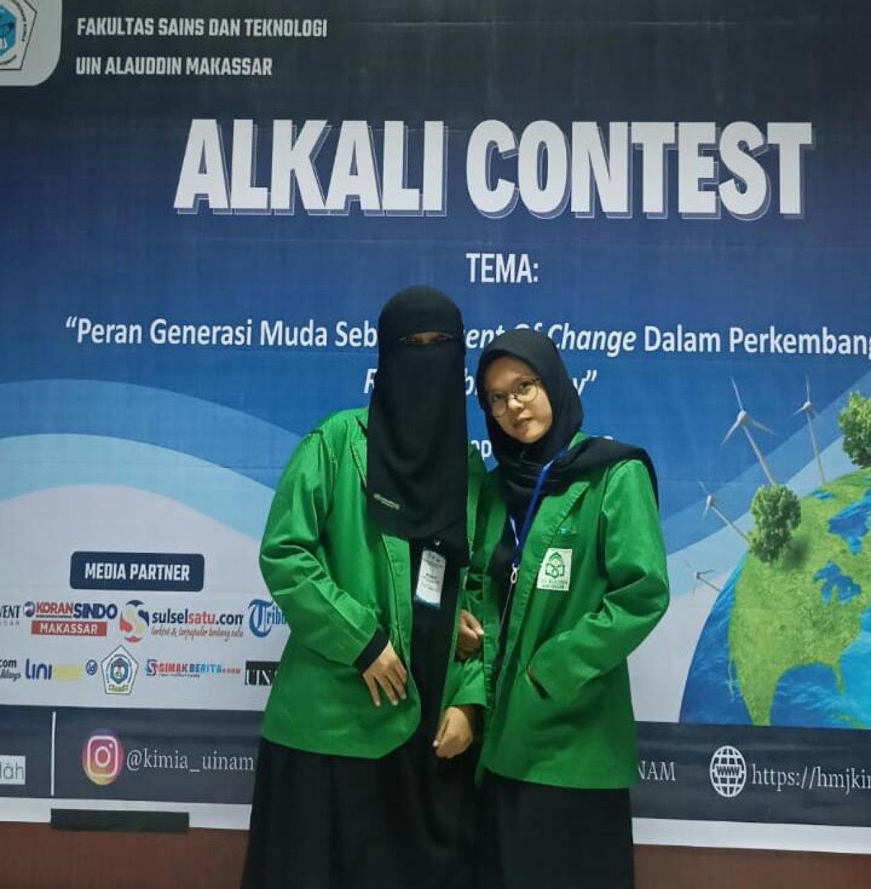 Gambar Dua Mahasiswa UIN Alauddin Juara II LKTI Nasional