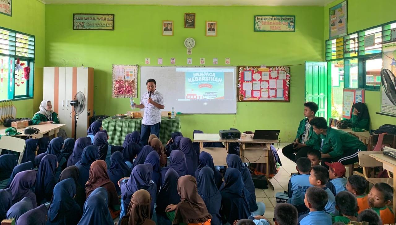 Edukasi PHBS Mahasiswa KKN Angkatan 76 Sasar Pelajar di Maros