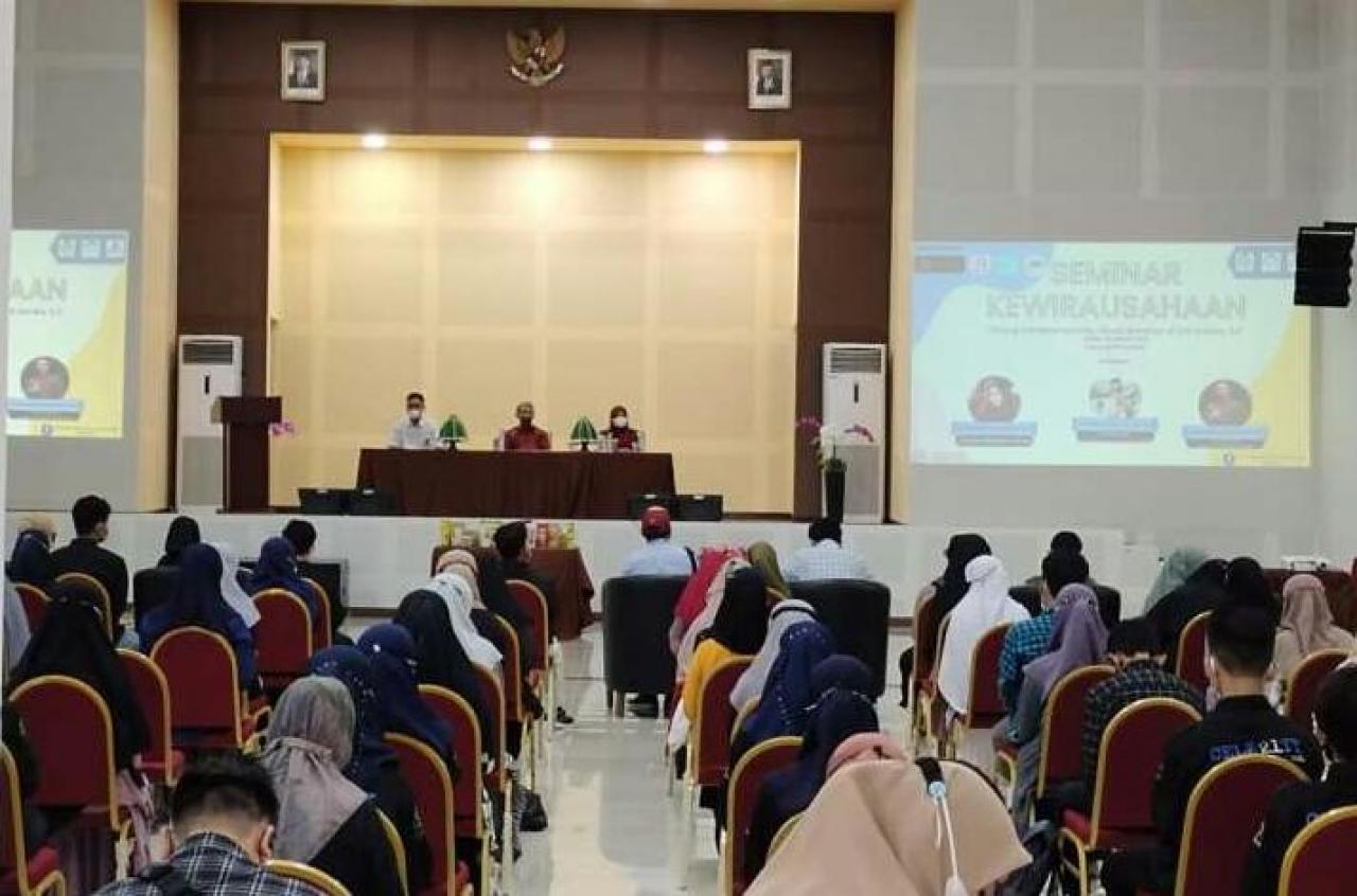 Gambar HMJ Pendidikan Fisika UIN Alauddin Gandeng Ikatan Alumni Gelar Seminar Wirausaha