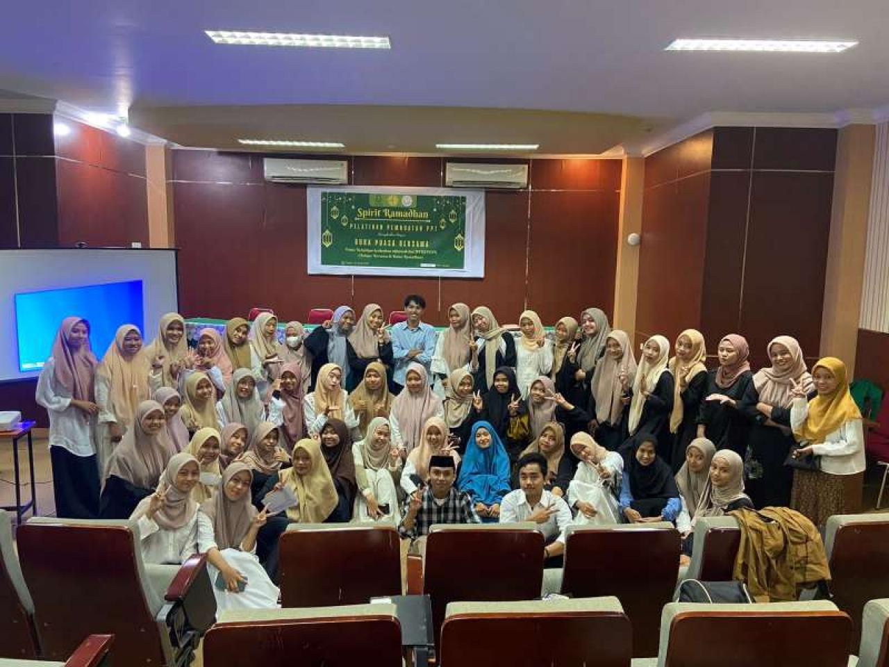 Gambar HMJ PIAUD UIN Alauddin Pelatihan Pembuatan PPT dan Buka Puasa Bersama