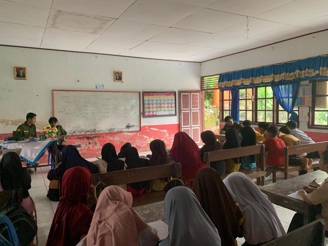 Gambar HMJ Prodi BSA Lakukan Pengabdian Masyarakat melalui Baksos di Tombolo Pao