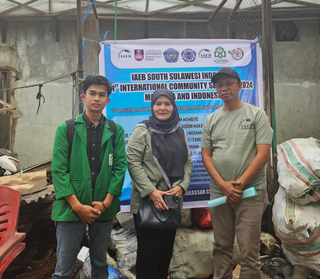 Jurusan Ilmu Ekonomi UIN Alauddin dan UITM Malaysia PKM International di UPT Bank Sampah Makassar