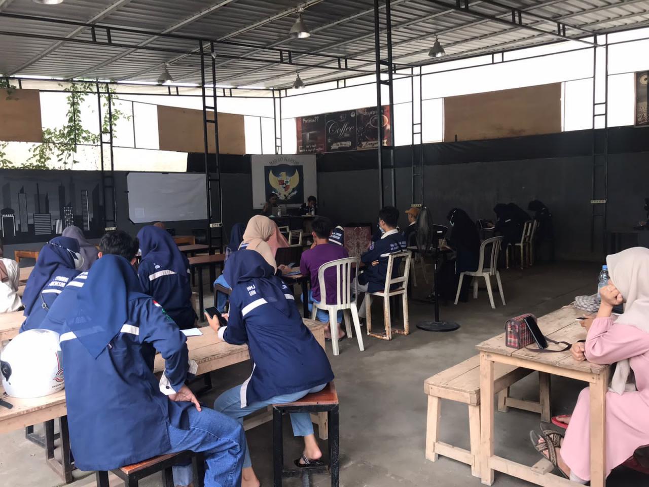 Gambar Kajian Kontemporer, HMJ PBS UIN Alauddin Bahas Pesantren sebagai Basis Penggerak Ekonomi Syariah