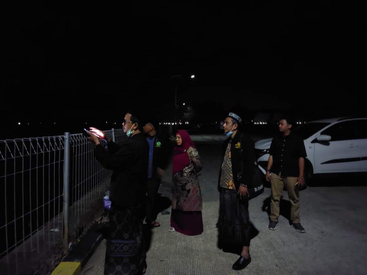 Gambar Kemenag RI dan Prodi Ilmu Falak UIN Alauddin Pasang Pendeteksi Fajar Shodiq di Bone