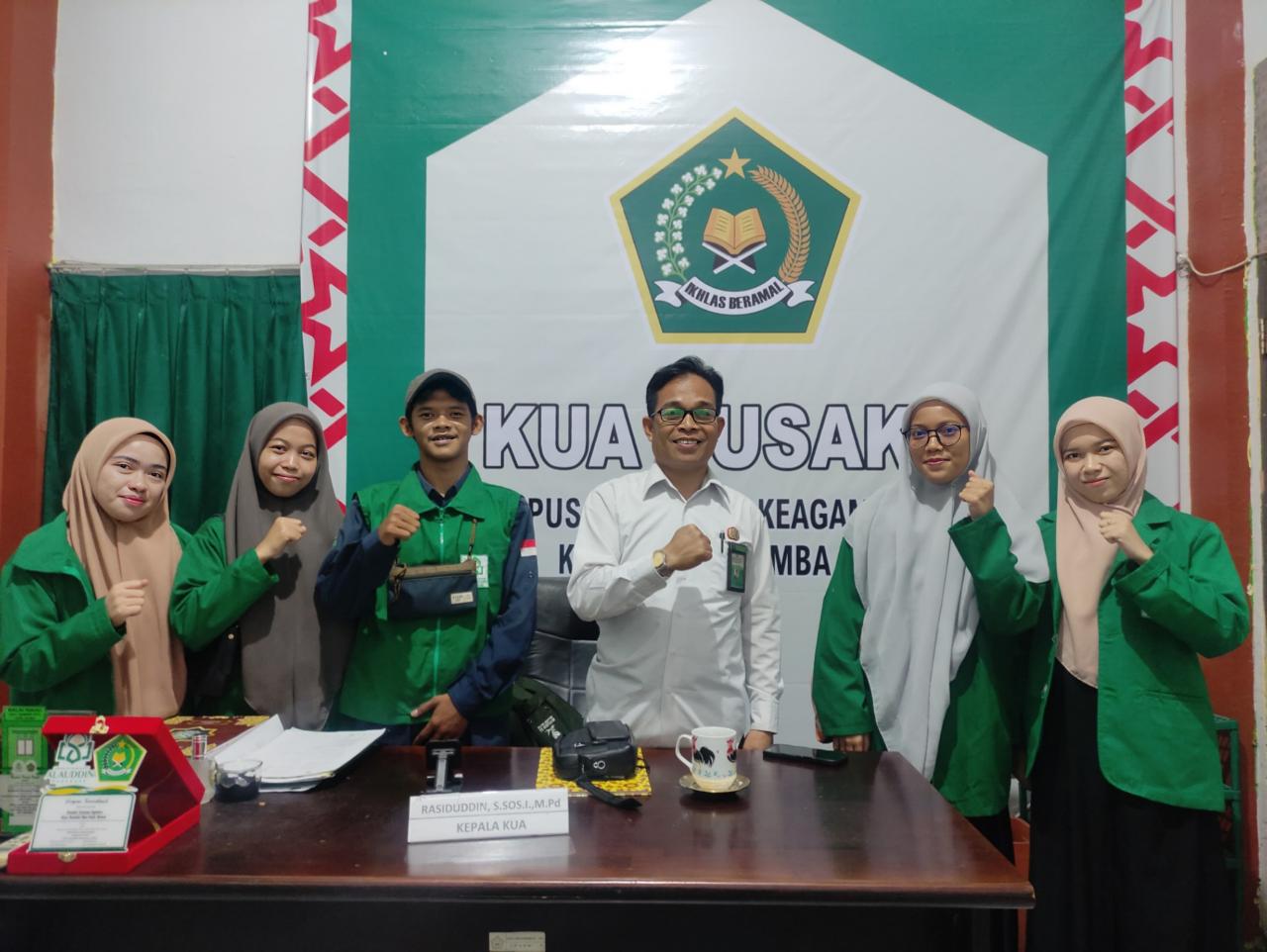 Kepala KUA Somba Opu Terima Langsung Mahasiswa PKL MBKM dari Prodi BSA