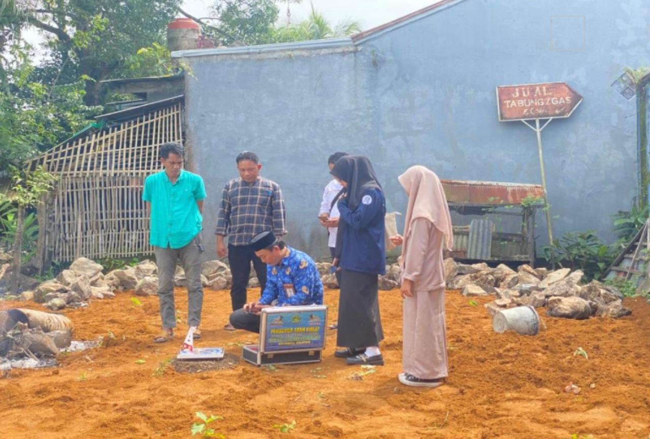Gambar KKL Ilmu Falak UIN Alauddin Ukur Arah Kiblat Musala Madrsah An Nur di Pangkep
