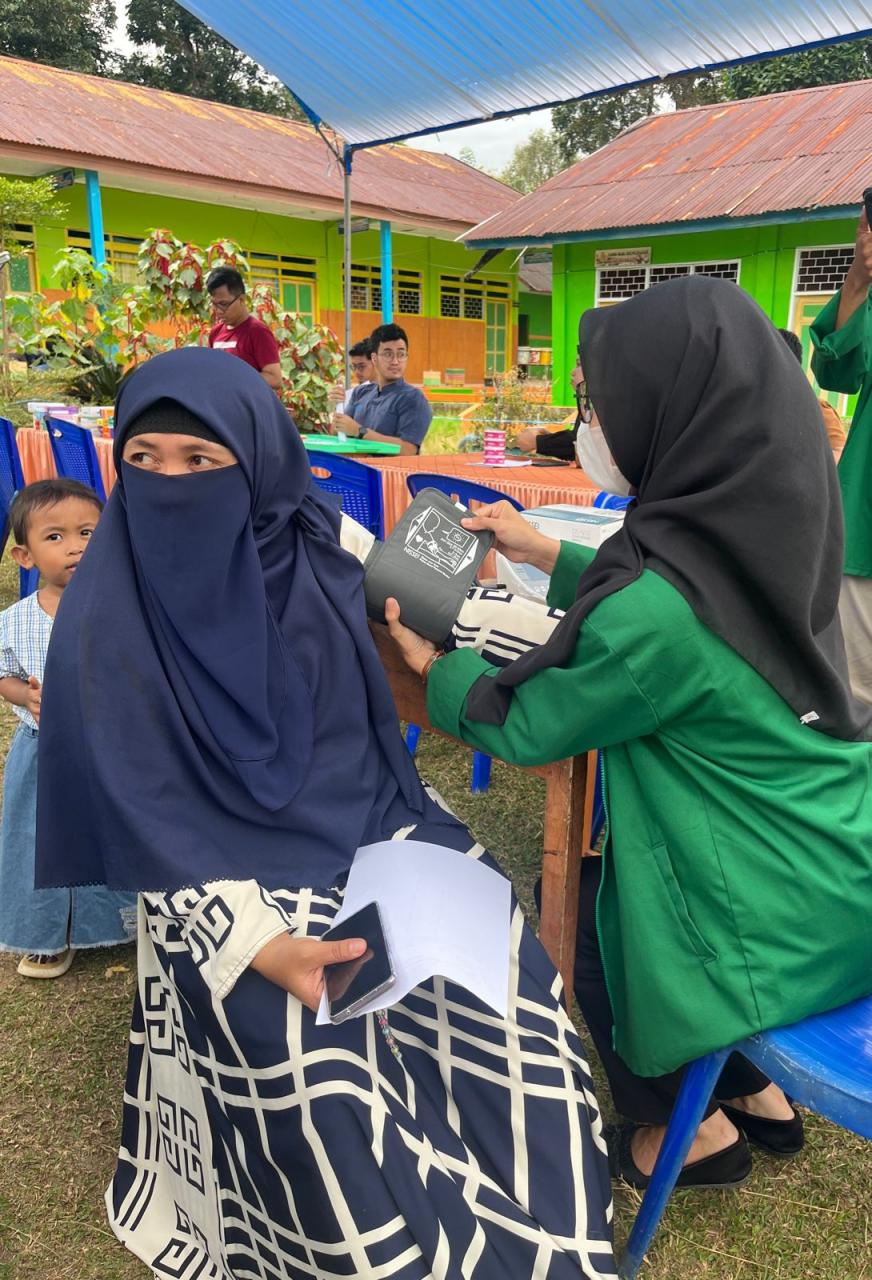 Gambar KKN 75 UIN Alauddin Makassar Gelar Pemeriksaan Kesehatan Gratis di Desa Anrang