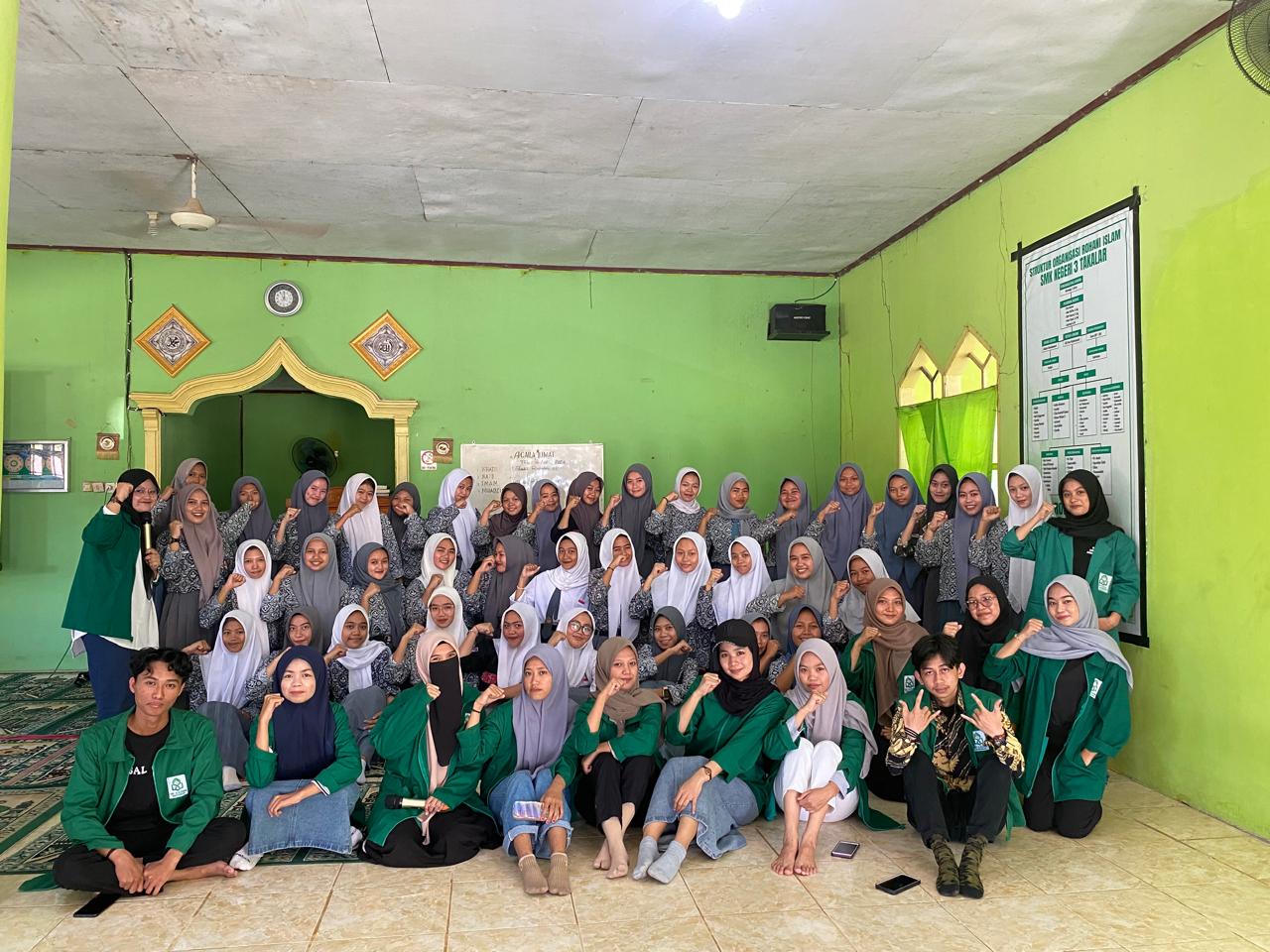 Gambar KKN UIN Alauddin Menggelar Sosialisasi Program Beasiswa di SMKN 3 Takalar