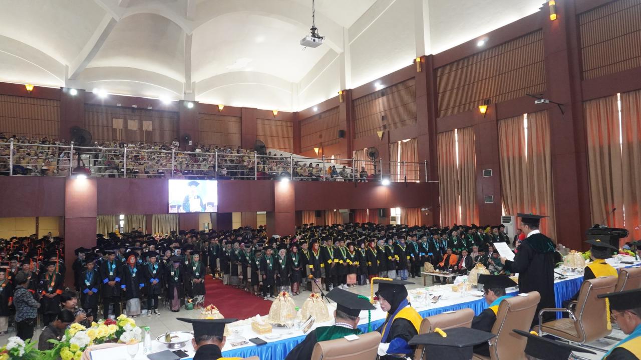 Kukuhkan Wisudawan Angkatan 101, Rektor UIN Alauddin: Jadi Sarjana ORI dan Terhormat
