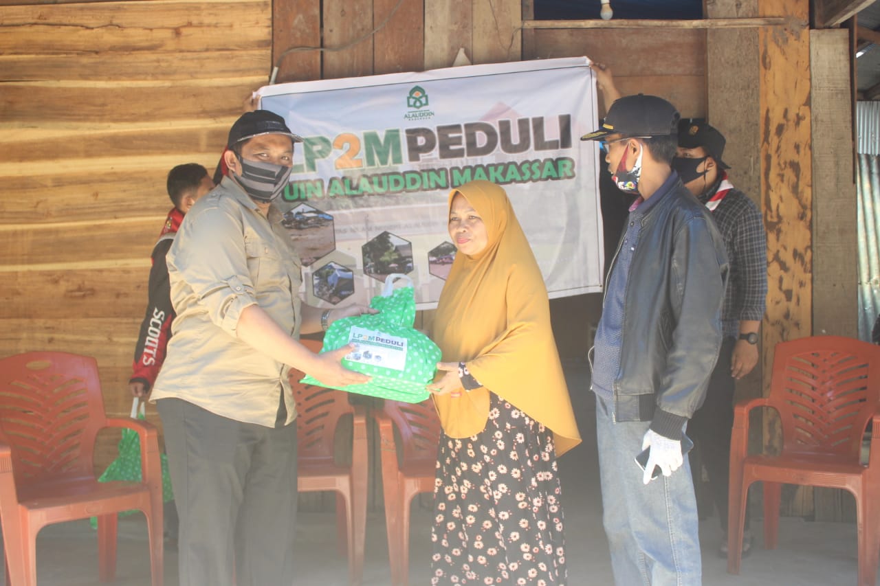 Gambar LP2M UIN Alauddin Makassar Salurkan Paket Bantuan untuk Korban Bencana Alam di Jeneponto