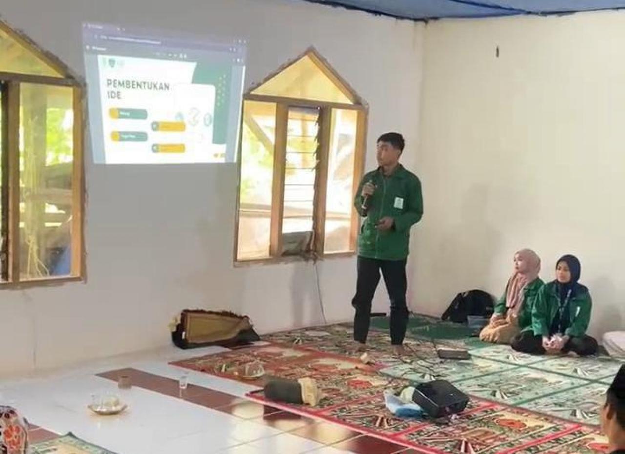 Mahasiswa IP UIN Alauddin Makassar Jadi Pemateri Pemerdayaan Madu di Cenrana Baru Maros