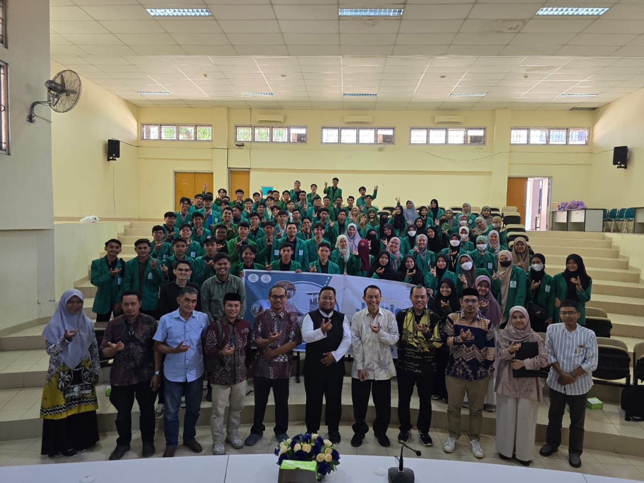 Mahasiswa KKL Prodi IQT Memperdalam Ma'na Cum Magza Melalui Seminar Nasional