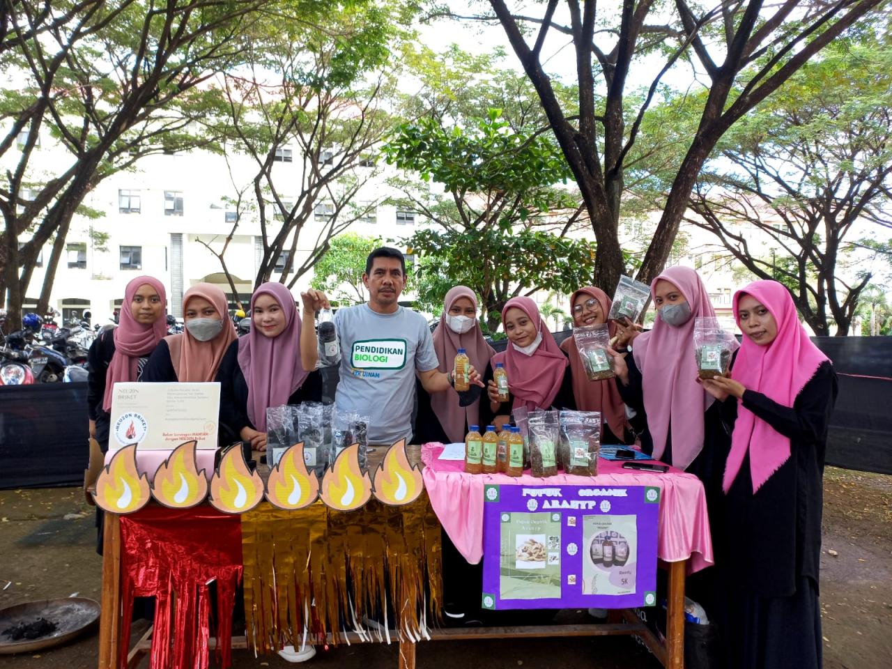 Gambar Mahasiswa Pendidikan Biologi UIN Alauddin Gelar Pameran Produk dari Tugas Kuliah