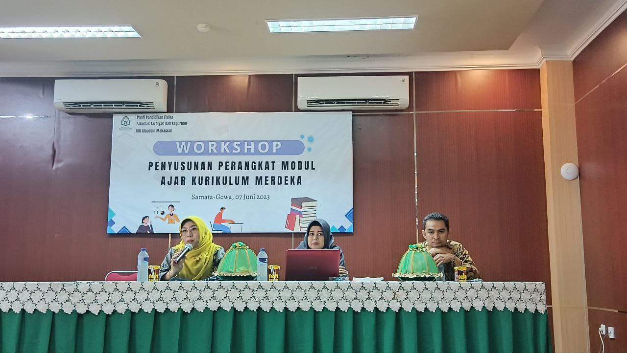 Gambar Mahasiswa Pendidikan Fisika Belajar Penyusunan Perangkat Modul Ajar Kurikulum Merdeka