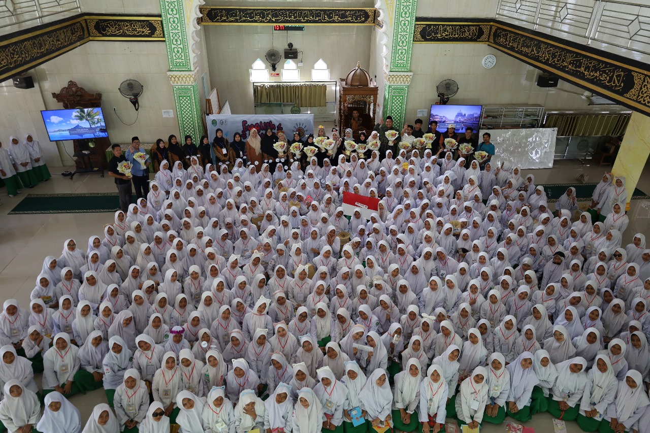 Mahasiswa Prodi PBI UIN Alauddin Jadi Instruktur English Camp di Pesantren As'adiyah Sengkang