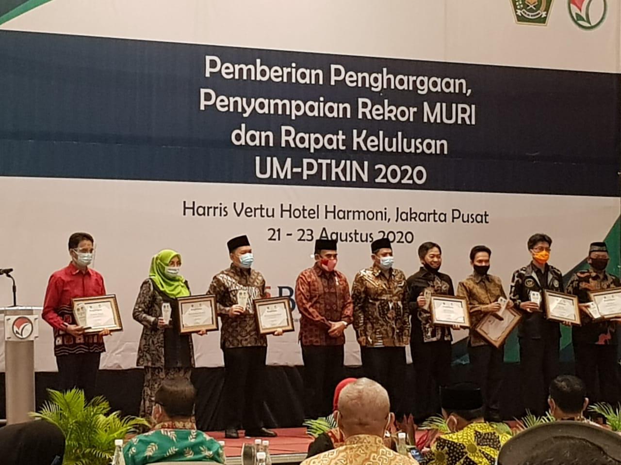 Gambar Miliki Pendaftar Terbanyak di UM-PTKIN 2020, UIN Alauddin Raih Penghargaan Menteri Agama RI
