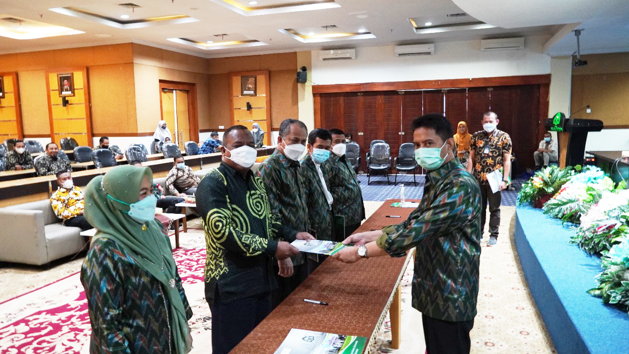 Gambar Pejabat Lingkup UIN Alauddin Satker BLU Tandatangani Kontrak IKU 2021