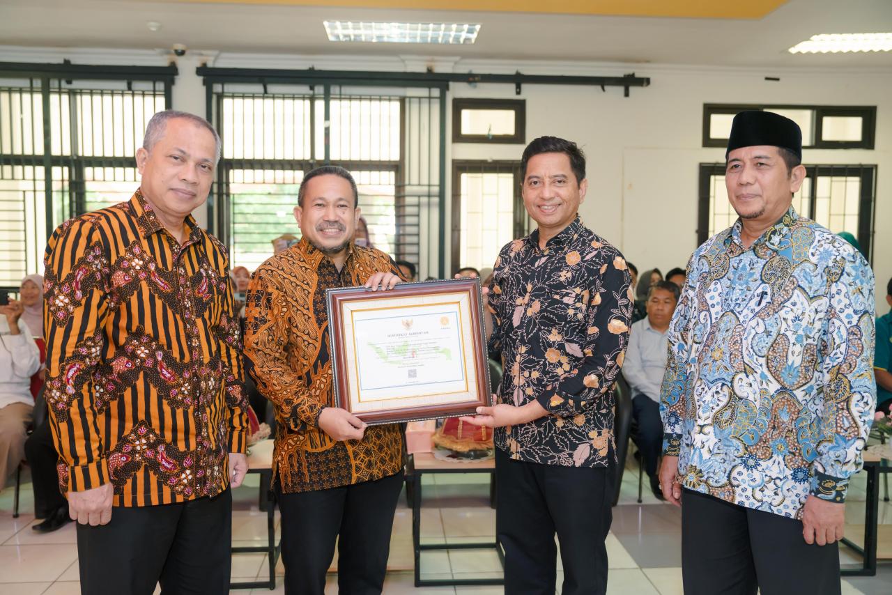 Penerimaan Sertifikat Akreditasi A Unggul Perpustakaan Pusat UIN Alauddin Makassar