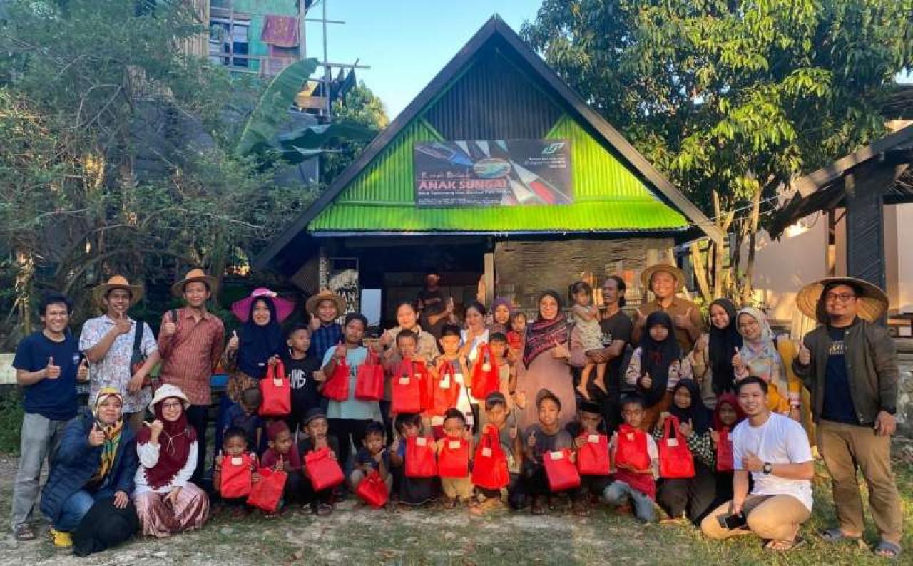 Gambar Perdana, Kolaborasi PPPFI dan Pendidikan Fisika UIN Alauddin PKM di Rammang-Rammang Maros