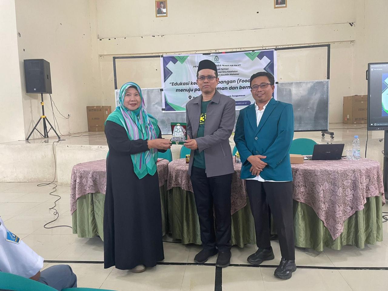 Gambar Prodi Farmasi UIN Alauddin Edukasi Food Safety di MAN 3 PK Kota Makassar