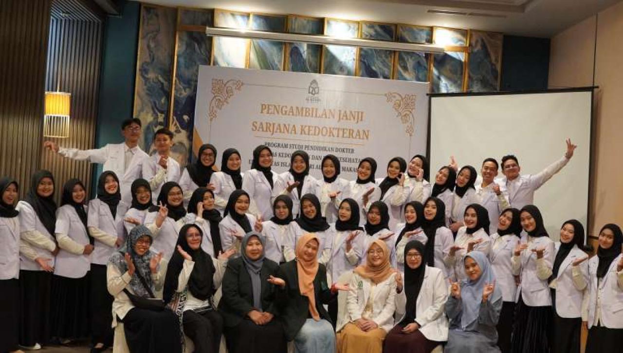 Gambar Prodi Pendidikan Dokter FKIK Gelar Pengambilan Janji Sarjana Kedokteran