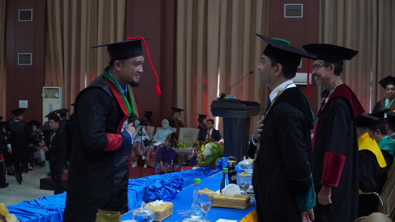 Rektor UIN Alauddin Kukuhkan 735 Wisudawan Angkatan 111