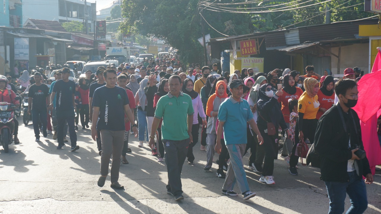 Gambar Ribuan Peserta Hadiri Jalan Sehat Dies Natalis ke 57 UIN Alauddin Makassar