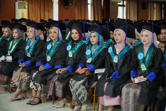 750 Wisudawan Angkatan 113 UIN Alauddin Makassar Resmi Dikukuhkan