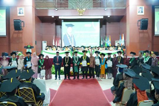 Wisuda Angkatan ke-115: Tiga Mahasiswa Berprestasi UIN Alauddin Raih IPK Sempurna 4.00