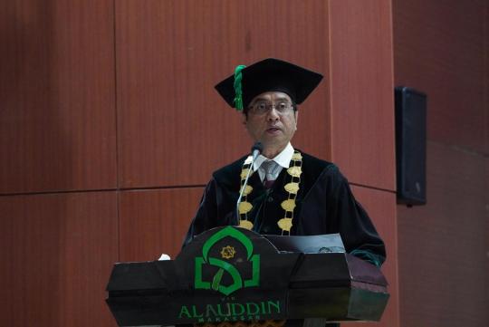 Empat Guru Besar Dikukuhkan, Rektor Ajak Refleksi Makna Puncak Keilmuan