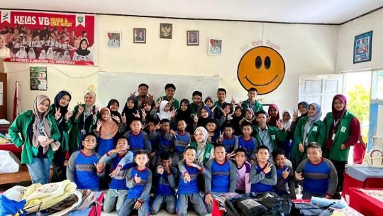 PHBS ala Ular Tangga Naga, Cara Kreatif KKN UIN Alauddin Edukasi Siswa SDN 03 Jagong