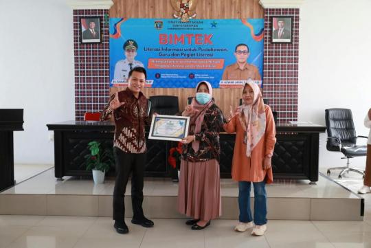 Dosen Ilmu Perpustakaan UIN Alauddin Berbagi Keahlian Literasi Informasi di Polewali Mandar
