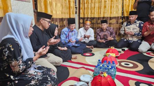 Rektor UIN Alauddin Dampingi Menteri Agama Kunjungi Rumah Duka Staf Humas DPRD Makassar