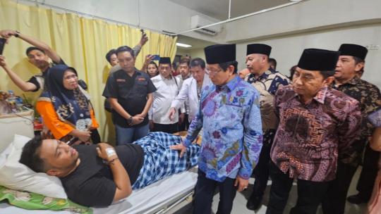 UIN Alauddin Dampingi Menag Jenguk Korban Insiden Kebakaran Gedung DPRD di RS Grestelina